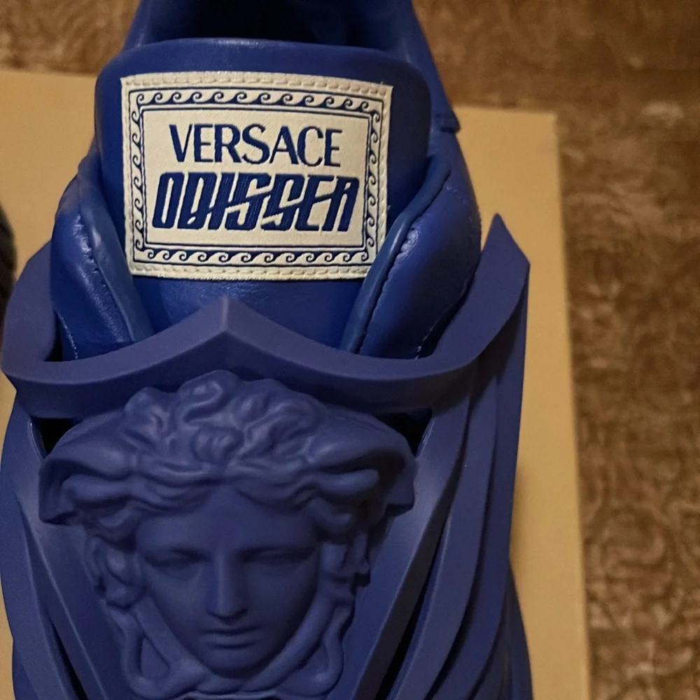 Versace tennis shoes - Picture 2 of 7